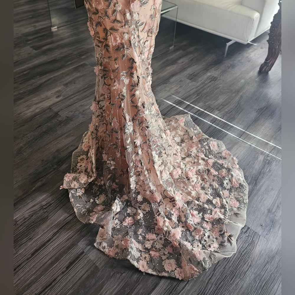 NWT Mac Duggal floral-embroidered rose-pink with crystal glass trumpet gown - Picture 4 of 8